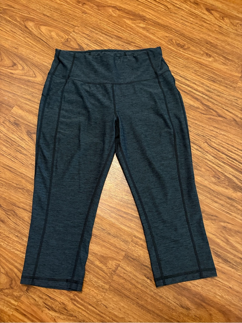 Avia Charcoal Heather Capri Leggings Activewear - Size Medium